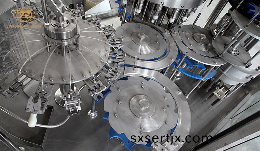 鑛泉(quan)水灌(guan)裝機(ji) 鑛泉(quan)水灌裝機(ji)