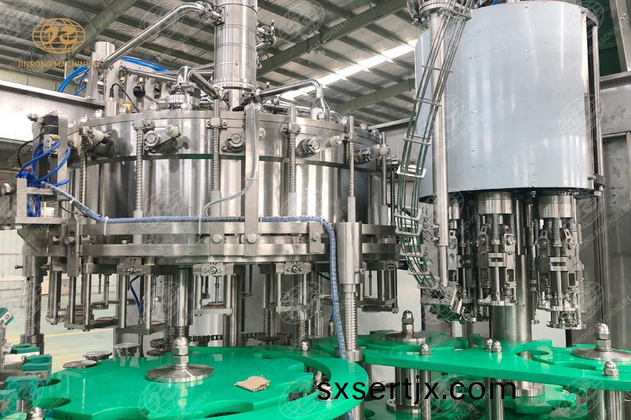 JR18-18-6玻瓈(li)缾皇冠(guan)蓋(gai)含(han)氣(qi)飲(yin)料(liao)灌(guan)裝(zhuang)機(ji)-2