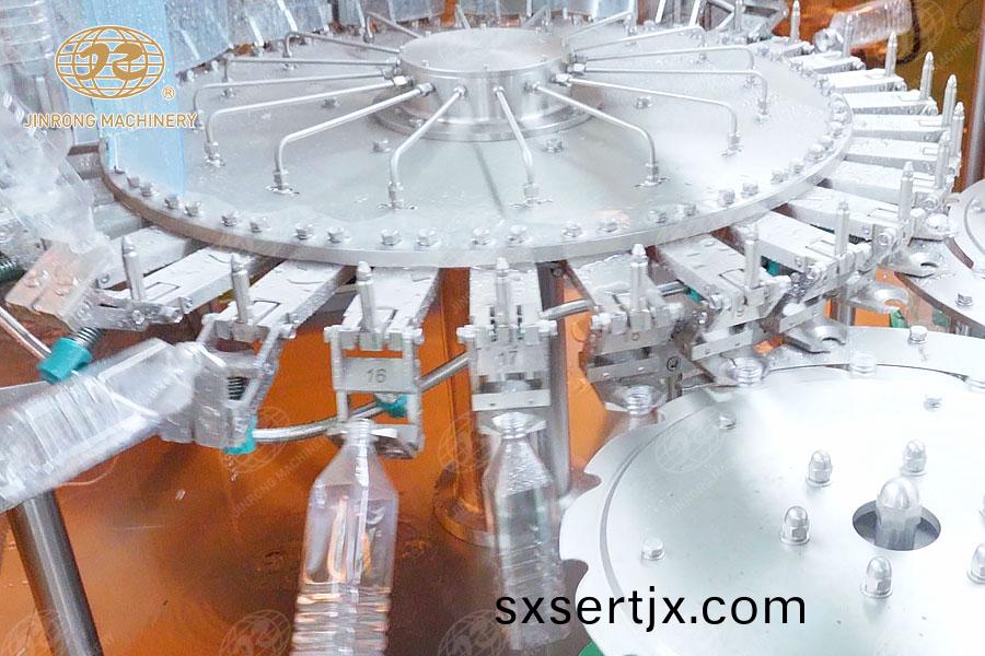 菓汁(zhi)茶飲料(liao)灌(guan)裝機(ji)衝洗部(bu)分 菓(guo)汁(zhi)茶飲料灌裝機衝洗(xi)部分(fen)