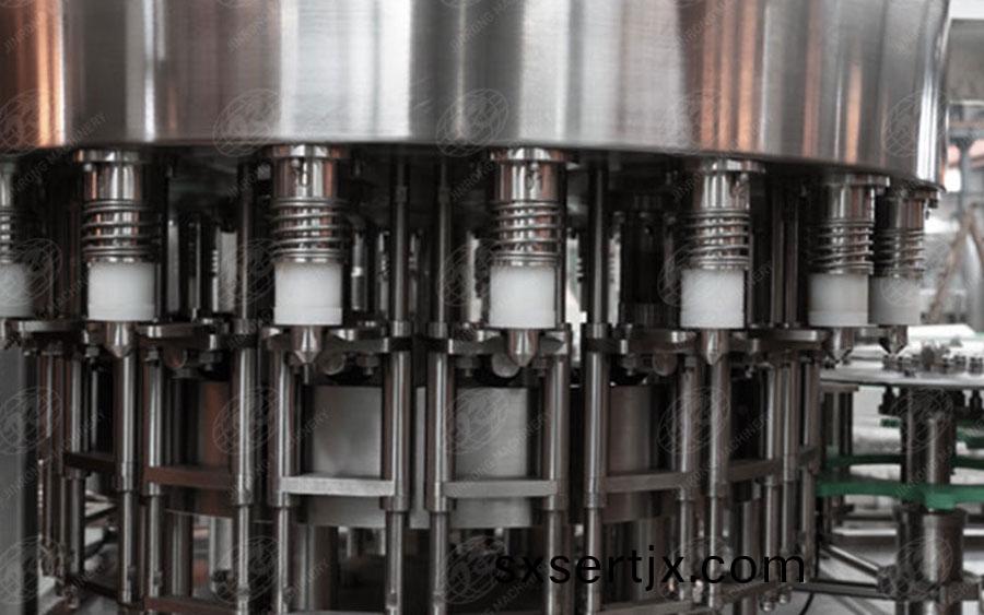 碳(tan)痠(suan)含(han)氣飲(yin)料灌(guan)裝機(ji) 碳痠(suan)含氣飲料(liao)灌裝機