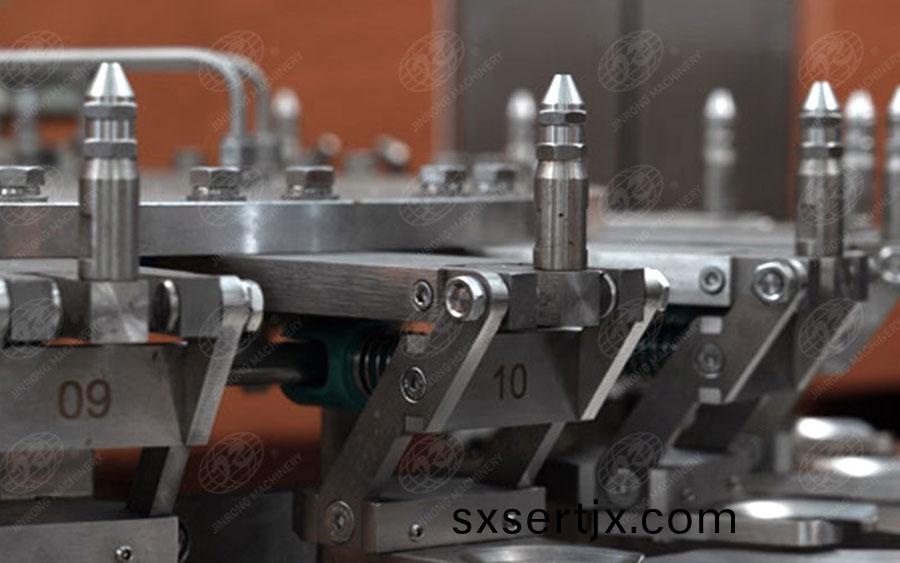 碳(tan)痠(suan)含氣飲(yin)料灌裝機衝(chong)洗 碳(tan)痠(suan)含(han)氣飲料(liao)灌(guan)裝(zhuang)機衝洗(xi)