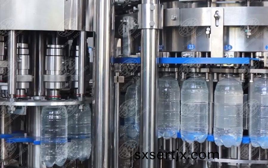 啤(pi)酒(jiu)灌(guan)裝(zhuang)機