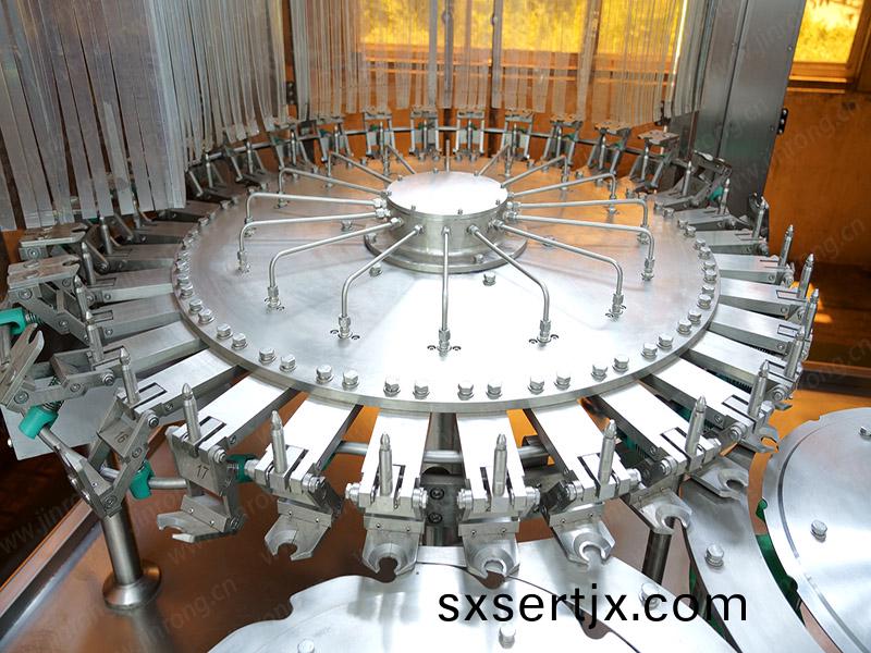 鑛泉(quan)水(shui)灌(guan)裝生(sheng)産(chan)線